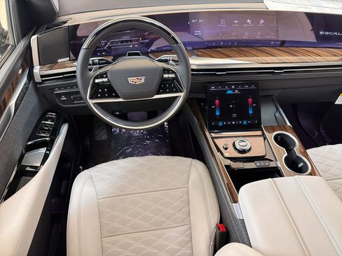 New 2026 Cadillac Escalade Platinum Luxury w/ LPO, Radiant Package AWD/4WD image 25