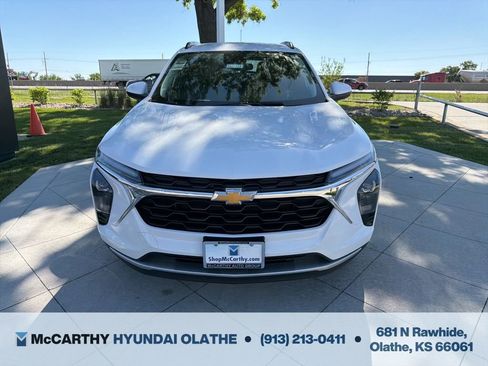 Used 2024 Chevrolet Trax LT w/ Driver Confidence Package FWD image 13
