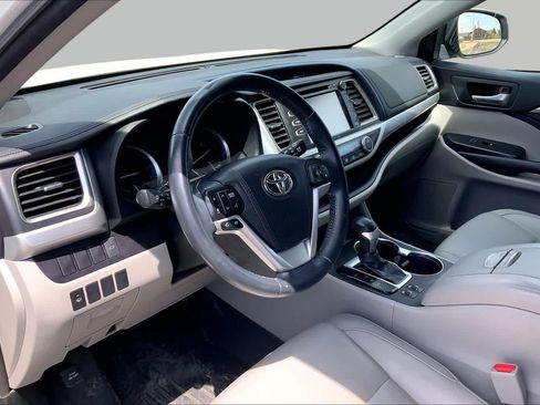 Used 2016 Toyota Highlander XLE FWD image 18