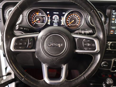 Used 2019 Jeep Wrangler Unlimited Sahara AWD/4WD image 3