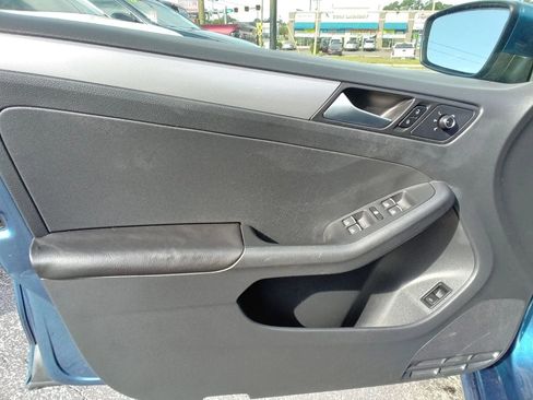 Used 2015 Volkswagen Jetta SE FWD image 8