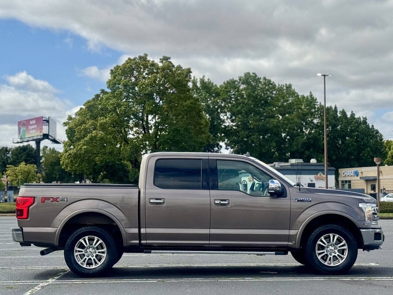 Used 2018 Ford F150 Lariat w/ Equipment Group 502A Luxury AWD/4WD image 9