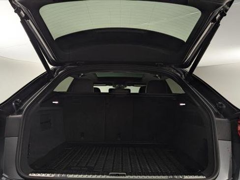 Used 2022 Audi Q8 Premium Plus w/ Premium Plus Package image 18