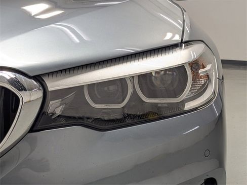 Used 2018 BMW 530i xDrive w/ Premium Package image 28