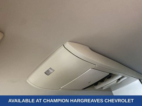 Used 2013 Chrysler Town & Country Touring FWD image 25