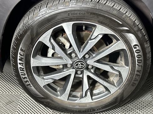 Used 2022 Toyota Corolla Cross XLE w/ Convenience Package image 10