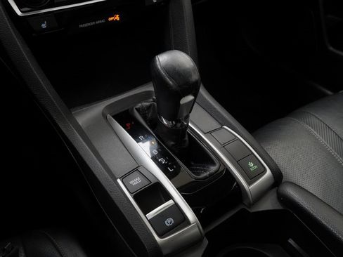 Used 2018 Honda Civic Touring image 31