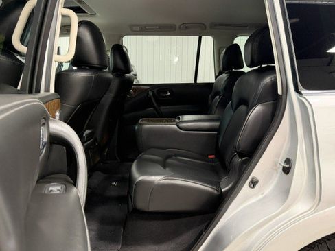 Used 2017 INFINITI QX80 4WD w/ Driver Assistance Package image 11