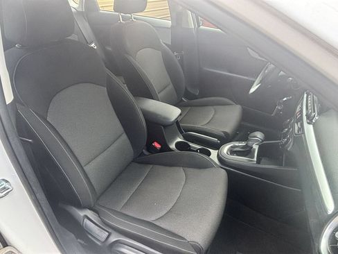 Used 2024 Kia Forte LXS FWD image 33