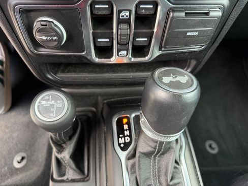 Used 2024 Jeep Wrangler Unlimited Sahara AWD/4WD image 27