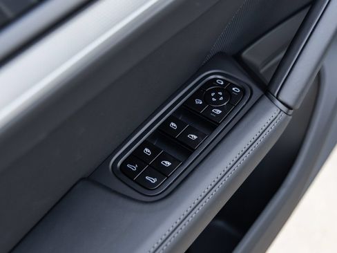 Certified 2026 Porsche Cayenne AWD/4WD image 22