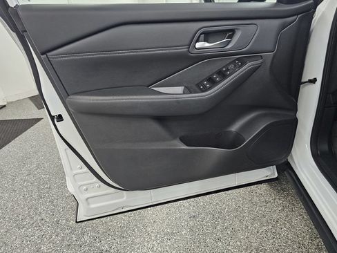 Used 2024 Nissan Rogue SV w/ SV Premium Package FWD image 13