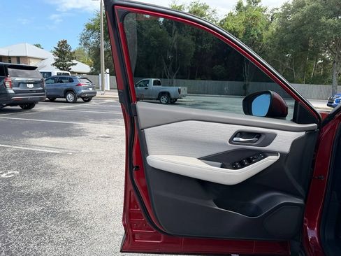 Used 2023 Nissan Rogue SV FWD image 32