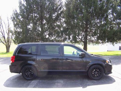 Used 2019 Dodge Grand Caravan GT image 1
