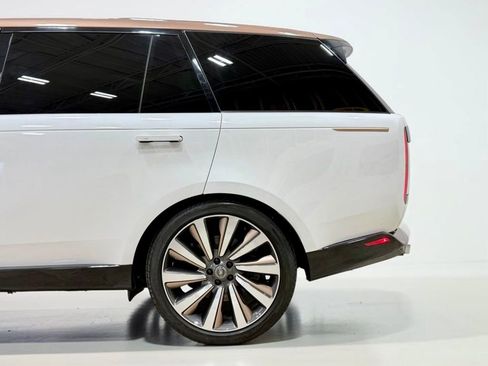 Used 2023 Land Rover Range Rover SV AWD/4WD image 7