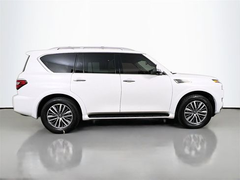 Used 2024 Nissan Armada SL w/ Captain's Chairs Package image 8