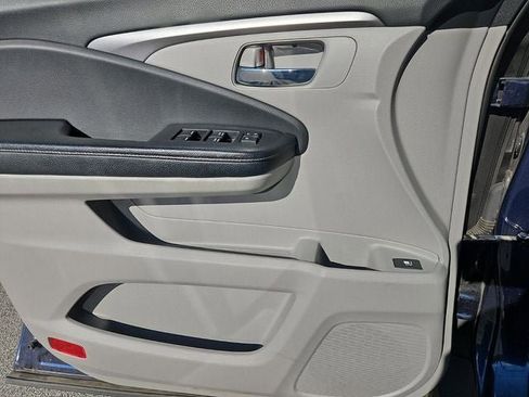 Used 2017 Honda Ridgeline RTL-T image 35