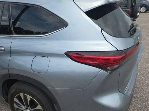 Used 2021 Toyota Highlander XLE FWD image 12