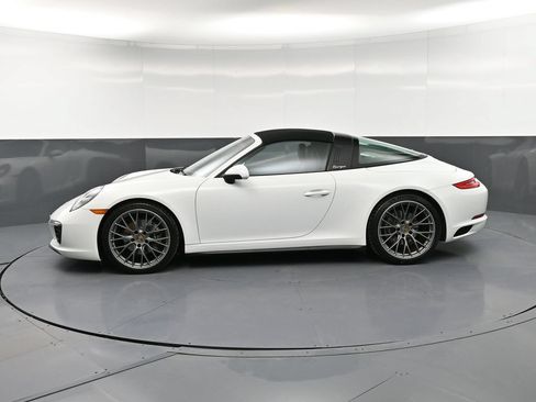 Certified 2019 Porsche 911 Targa 4 AWD/4WD image 2