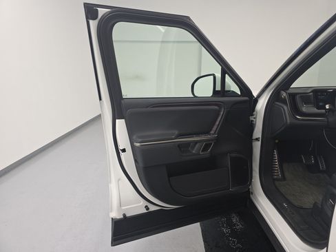 Used 2024 Rivian R1S Adventure AWD/4WD image 16