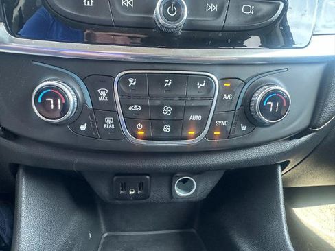 Used 2019 Chevrolet Traverse LT AWD/4WD image 37