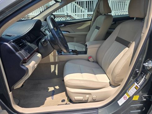 Used 2012 Toyota Camry XLE w/ Leather Pkg FWD image 18