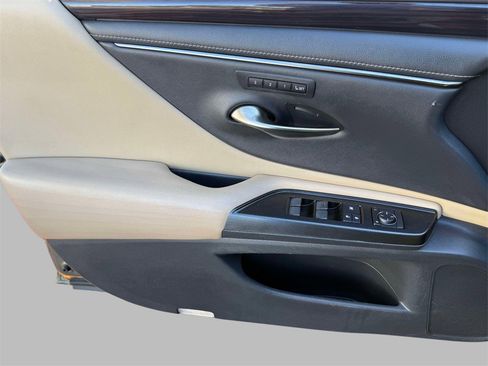 Used 2019 Lexus ES 350 Luxury w/ Accessory Package image 20