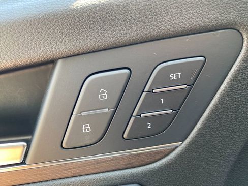 Used 2021 Audi Q5 Prestige w/ Prestige Package image 34