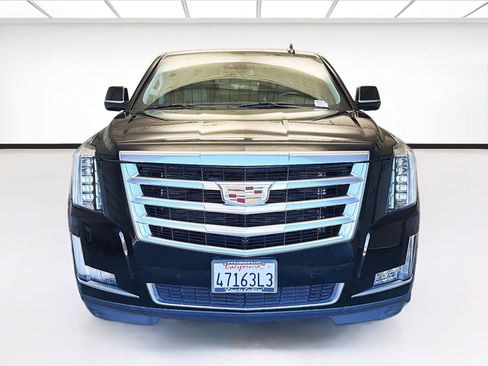 Used 2019 Cadillac Escalade ESV Luxury RWD image 2