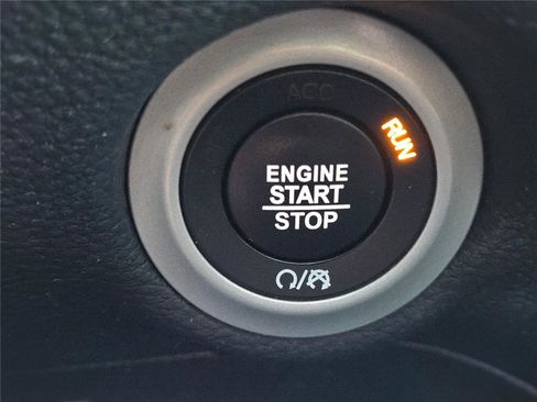 Certified 2021 Chrysler Pacifica Touring-L w/ Uconnect Theater Family Group image 36