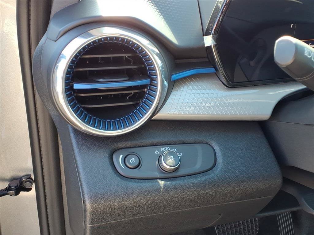New 2026 Chevrolet Trax LT w/ Driver Confidence Package FWD image 15