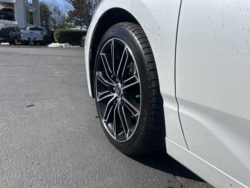 Used 2019 Toyota Avalon Touring image 9