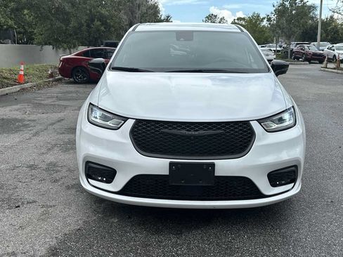 Used 2024 Chrysler Pacifica Limited FWD image 9