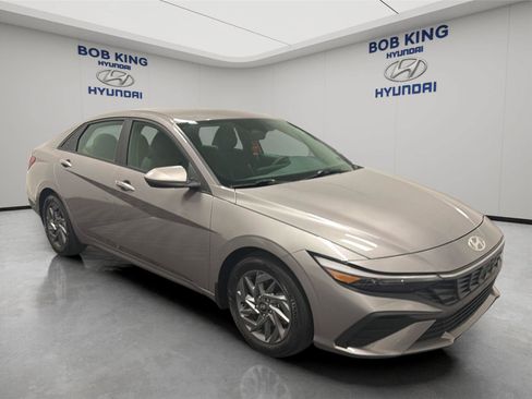 Certified 2024 Hyundai Elantra SEL FWD image 7