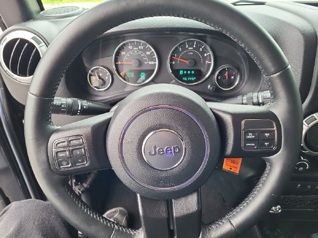 Used 2016 Jeep Wrangler Unlimited Sahara w/ Connectivity Group AWD/4WD image 18