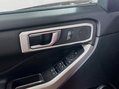 Used 2020 Ford Explorer XLT image 15