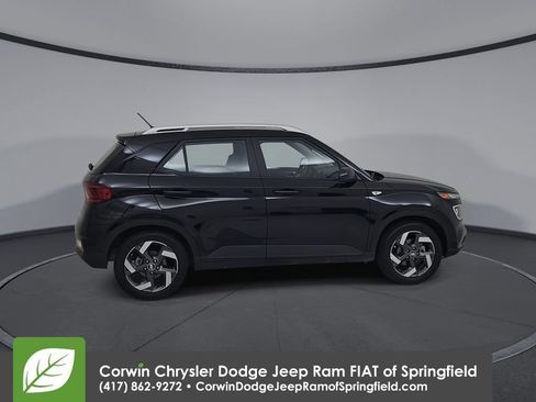Used 2025 Hyundai Venue SEL FWD image 16
