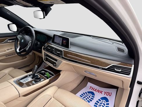 Used 2018 BMW 740i xDrive image 30