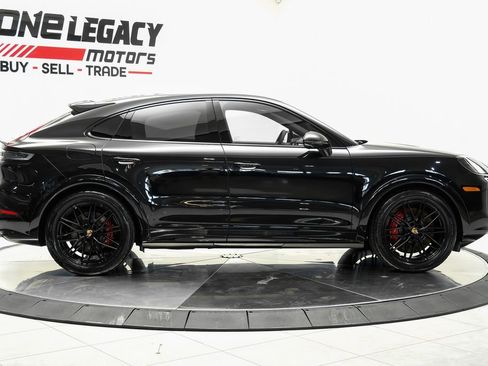 Used 2025 Porsche Cayenne GTS AWD/4WD image 5
