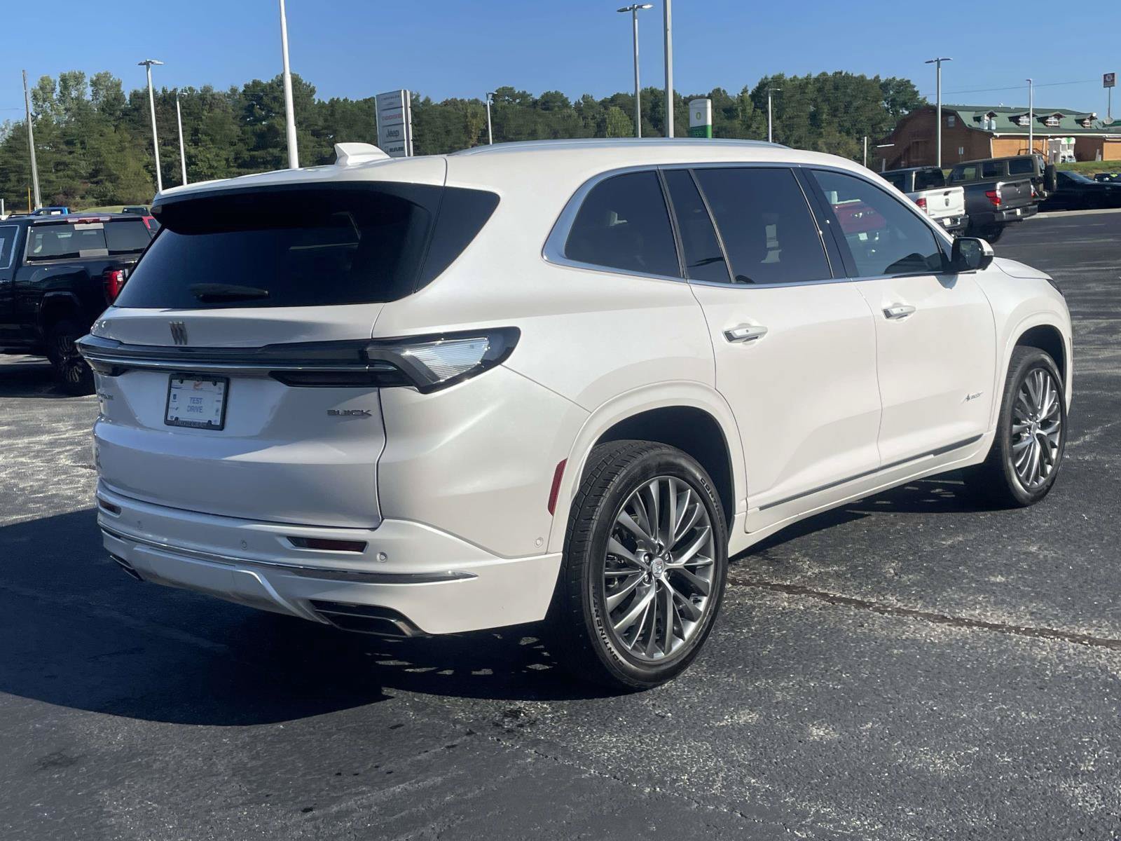 Used 2025 Buick Enclave Avenir w/ Super Cruise Package AWD/4WD image 3