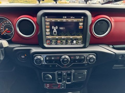 Used 2023 Jeep Gladiator Rubicon w/ Cold Weather Group image 27
