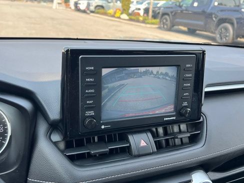 Used 2020 Toyota RAV4 LE AWD/4WD image 25