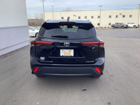 Certified 2023 Toyota Highlander XLE image 11