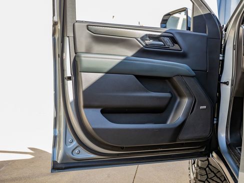 Used 2025 GMC Yukon AT4 w/ Premium Trailering Package AWD/4WD image 34