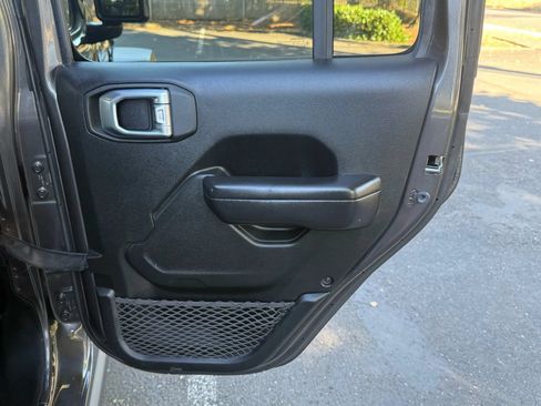 Used 2020 Jeep Wrangler Unlimited Sport AWD/4WD image 30