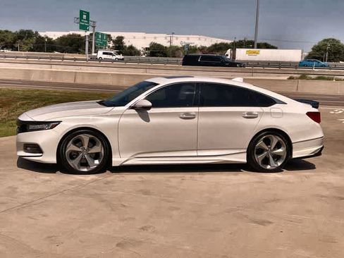 Used 2018 Honda Accord Touring image 4