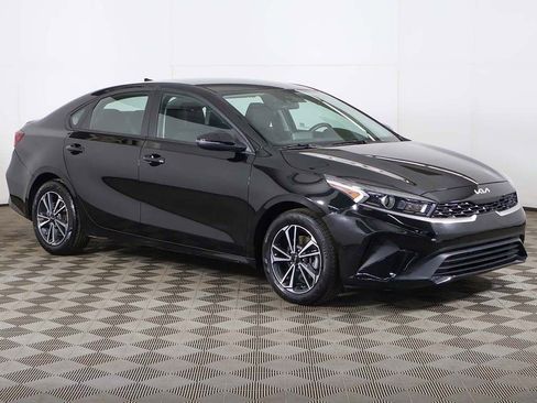 Used 2023 Kia Forte LXS w/ LXS Technology Package image 2
