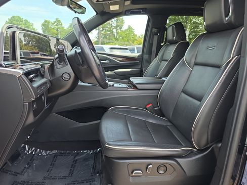 Used 2022 Cadillac Escalade ESV Premium Luxury AWD/4WD image 10