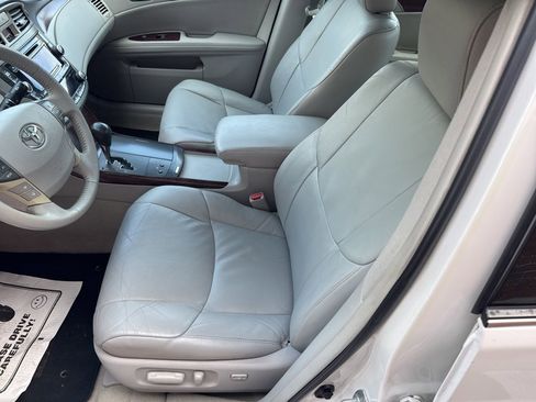Used 2011 Toyota Avalon image 16
