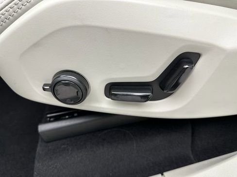 Certified 2025 Volvo XC90 T8 Ultra w/ Lounge Package image 12